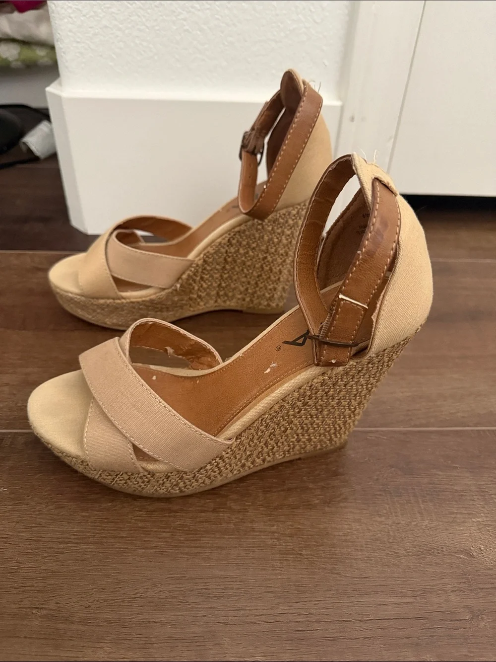 Used Mia Wedges